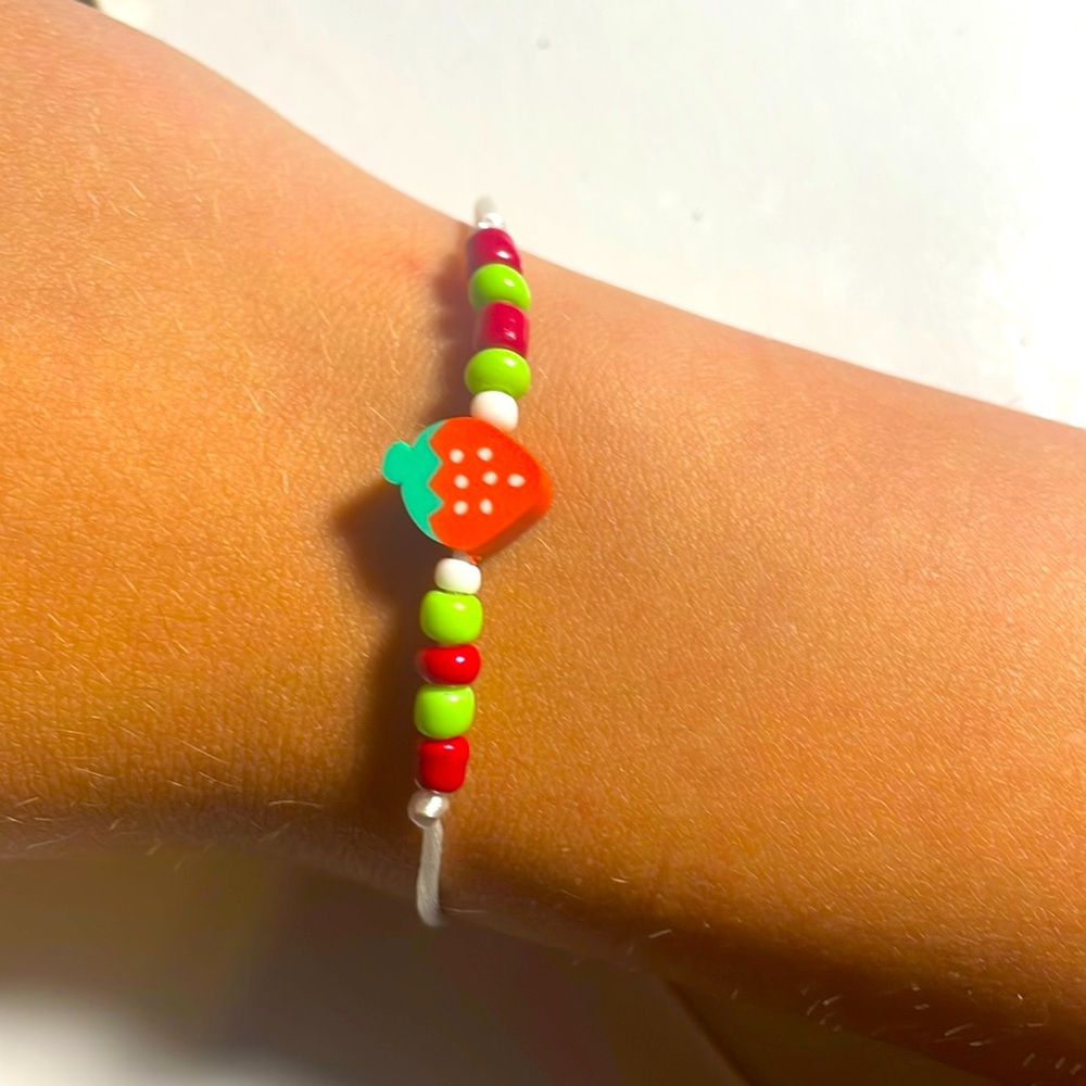 Red+Green Strawberry bracelet 🍓